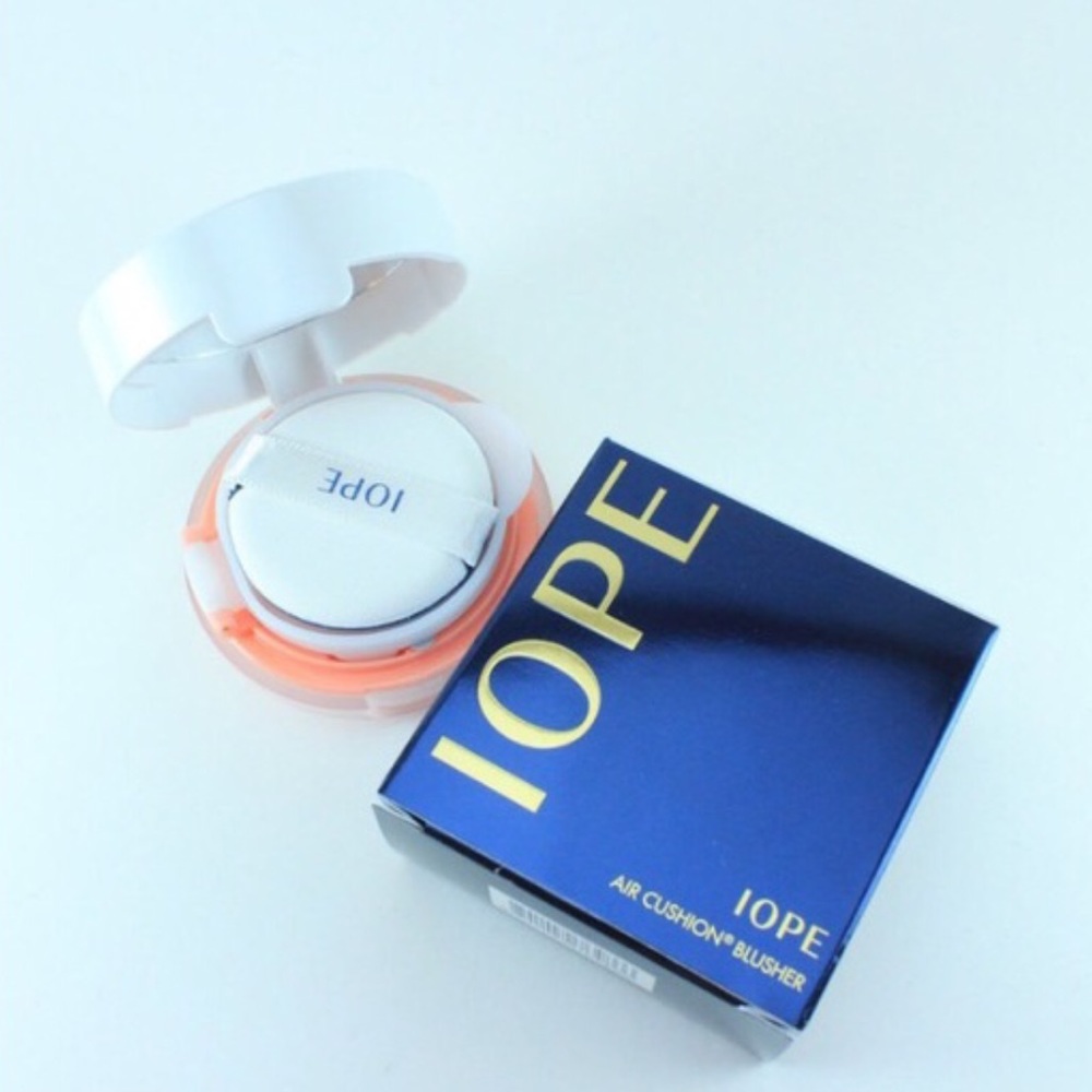 IOPE blush cushion - peach sherbet shade